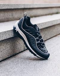 Pin Pa Thesneakerone