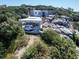 Ferienvilla Als Skulptur Aus Felsein Paar Stufen Und Sie Sind Am Strand Der Nur 20 M Entfernt Ist Sie Sind In Ihrer Ferienhaus Sardinien Strandvilla Villa
