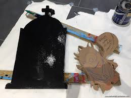 Gewogen hat der stein 26 kg. Halloween Deko Schaurigen Grabstein Einfach Selber Bauen