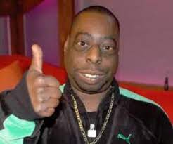 His catch phrase is saying me? after being asked questions. Beetlejuice Lester Green Bio Facts Family Life Achievements