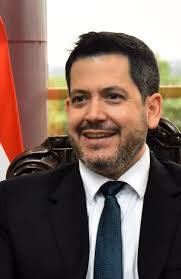 Cargos y próximas internas hacen tambalear al cartismo