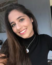 Lisa Pimenta's Instagram, Twitter & Facebook