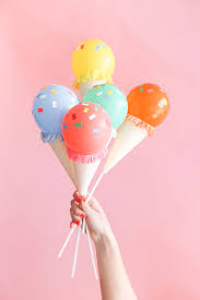 When you don't have a lot of time but need impressive decor, these projects are some of the best ever. 39 Easy Diy Party Decorations