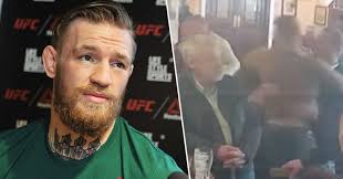McGregor godet të moshuarin, boksieri 'u prek në sedër' kur iu refuzua pija 