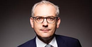 Loans, mortgages, savings, investments and credit cards. Hsbc Holt Cfo Posten In Den Vorstand Zuruck Finance Magazin