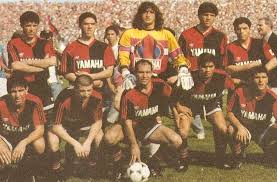 Messi lashed home from 20 yards before revealing a newell's old boys shirt in tribute to maradona, the former argentina, napoli and barca forward who died wednesday. Maradona Y Su Debut Oficial En Newell S Planeta Newells