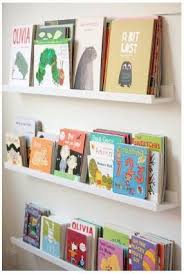 Utiliser Les Cimaises Ribba D Ikea Comme Bibliotheque Murale Pour Les Livres De Vos Enfants Decorati Kinder Zimmer Spielzimmer Ideen Kinderzimmer Einrichten