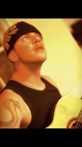 making jam in the kitchen👨‍🍳 #renmakesmusic #ukartist #singer #sickboi  #mansworld #acoustic