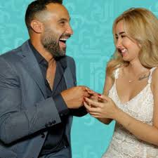 وقد شهد الحفل حضور عدد كبير من أقارب وأصدقاء كريم. Ø£Ø­Ù…Ø¯ ÙÙ‡Ù…ÙŠ ÙˆÙ‡Ù†Ø§ Ø§Ù„Ø²Ø§Ù‡Ø¯ Ù‡Ù„ ÙŠØ·Ù„Ù‚Ø§Ù† Ø¨Ø³Ø¨Ø¨ Ø²ÙŠØ²ÙŠ Ù…Ø¬Ù„Ø© Ø§Ù„Ø¬Ø±Ø³