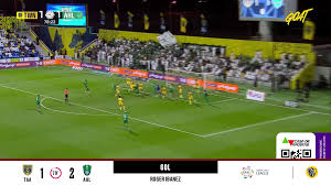 Veja gol do zagueiro brasileiro Ibañez do Al Ahli sobre o Al Taawoun