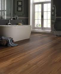 Fliesen In Holzoptik Die Moderne Alternative Alternative Fliesen Holzoptik Moderne Bodenbelag Fur Badezimmer Fliesen Holzoptik Holzfliesen Badezimmer