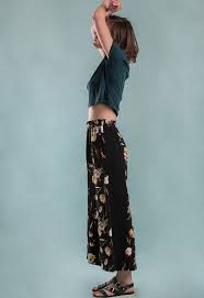 Coucou les filles, désolée pour cette absence sur le blog, jai eu une côté look, une vraie tenue de printemps, toujours une grande fan des pantalons taille haute, la jupe culotte est. Patron Couture Jupe Culotte Ou Short Joanne Pdf Oh My Pattern