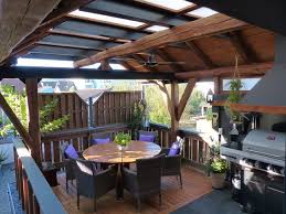 Terrassenuberdachung Aus Alten Holzbalken Holzdesign Lampen Und Leuchten Stehlampe Holz