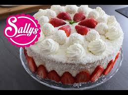 Unsere rezepte für kuchen und torten zum muttertag sind. Muttertagstorte Erdbeer Kokos Torte Mit Raffaello Mothers Day Torte Zum Muttertag Sallys Welt Youtube