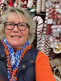 Yesterday I had the pleasure of visiting a great property near Plemet in  Cote d'Armor, Dept 22. It belongs to a friend and it's for sale . It was so  lovely, and