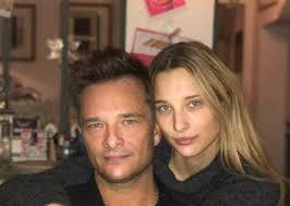 14 августа1966, от брака с сильви вартан), лаура смет (laura. David Hallyday Cette Photo Hot De Sa Fille Qui Pose Probleme