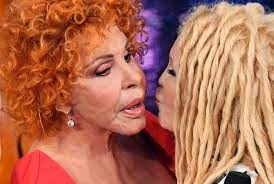 По същото време започва и да пее пред. Ornella Vanoni E Gli Altri Ragazzi Irresistibili Ogni Programma Ha Un Cantante In Quota Cento L Espresso