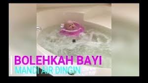 Mandi merupakan upaya dalam menjaga kebersihan diri sehingga anda terlindungi dari hal penting yang harus diperhatikan untuk mandi saat demam adalah suhu air. Bolehkah Mandi Bayi Sejuk