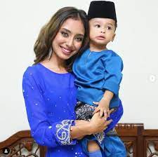 Hafiz suip yang berkahwin pada tahun 2016, telah dikurniakan seorang cahaya mata riyadh yang kini berusia dua tahun. Foto Tapau Persembahan Terbaik Isteri Hafiz Suip Jadi Tumpuan Cantik Sungguh