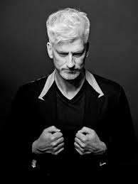 pin na doske black white