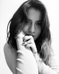 Anna Caro's Instagram, Twitter & Facebook