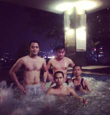 Hingga saat sidang kriss hatta pun ia tak segan untuk melakukan aksi jahilnya. Shirtless Boy Id On Twitter Ada Yang Melihar Kriss Hatta