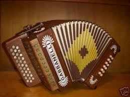 Gabbanelli es una obra de arte con la que todo artista sueña. Gabbanelli Tex Mex 31 Button Reyes Accordion Bajo Sexto Forum Tejano Music Accordion Mountain Music