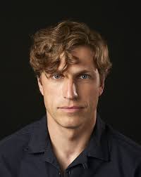 Toast of Tinseltown" Doctor Grainger (TV Episode 2022)