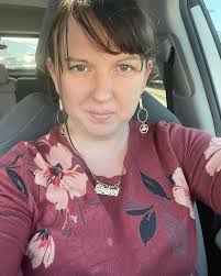 Stephanie Peebles's Instagram, Twitter & Facebook