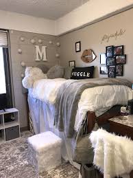 The university center (uc) has created a home away from home for around 1,700 students from columbia and nearby depaul and roosevelt universities. University Of South Carolina Dorm Room Columbia Hall Dormroom Dormdecor College Universityofsouth Dorm Room Styles Cool Dorm Rooms College Dorm Room Decor