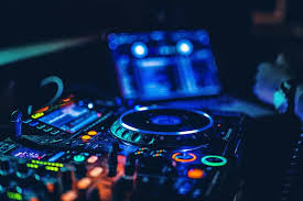 Fête de la musique (nb) celebra il solstizio d'estate (it) média dans la catégorie « fête de la musique ». La Fete De La Musique Prends De La Hauteur Avec Poz Music Rouen Bouge