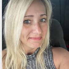 Elizabeth Murley's Instagram, Twitter & Facebook