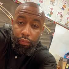 📺 Hollywood mogul #TylerPerry is going viral after revealing he fired his  own aunt and turned down a $1 million request from a family member, sending  a clear message about work ethic