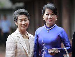 Xe đặc chủng bộ tư lệnh hoá học ra quân phun khử khuẩn. Phu Nhan Thá»§ TÆ°á»›ng Nháº­t Báº£n Va Phu Nhan Thá»§ TÆ°á»›ng Viá»‡t Nam Tham Quan VÄƒn Miáº¿u Quá»'c Tá»­ Giam
