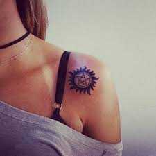 Ubernaturliches Tattoo Dovme
