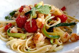 Leichte Fruhlingspasta Mit Garnelen Und Frischer Minze In 2020 Rezepte Frische Minze Kochrezepte