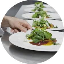 Un locale completamente ristrutturato, dal design curato e ricercato, ideale per una cena romantica o per un pranzo di lavoro. I 5 Consigli Per Impiattare Alla Perfezione