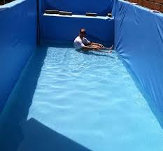 Avec Une Vieille Benne Cet Homme Cree Une Piscine De Reve Pour 5000 Euros Piscine Conteneur Construction Piscine Piscine De Conteneurs Maritimes