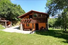 Muy amplia y cómoda con maravillosas vistas al monte del valle del saja. Cabana Pasiega Con Barbacoa En Cantabria Casas Rurales Casas Rurales Cantabria Estilo En El Hogar
