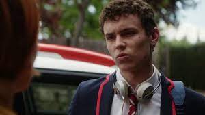 Veja mais ideias sobre crushs, atores, filmes. The Headphones Gold And White Used By Ander Aron Piper In Elite Season 1 Spotern