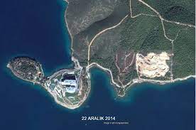 Yangında koruma altındaki halep çamlarının da yer aldığı 238 hektarlık ormanlık alan kül oldu. Bir Orman Yangini Sonrasi Guvercinlik Koyu 2006 Ceviiz