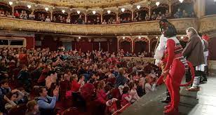 Oradea la pasoradea la pas. Zi De Doliu Pentru Teatrul Regina Maria AgenÈ›ia News Bihor