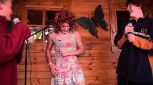 Rinus Tinus Romana Toeter Toeter Met Romana Op De Scooter Youtube Toeter toeter toeter toeter toeter met romana op de scooter ije ije ije ije ije ik wil een stukje met haar rije, ukke ukke ukke ukke ukke dat zal me wel niet lukke maar dat geef niet want ik wacht op haar alleen dan krijg ik het voor elkaar. youtube