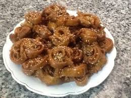 الشباكية المغربية المخرقة سهلة ناجحة و الطريقة الصحيحة لتشبيك بشكل مثالي Chebakia Facile Moroccan Food Ramadan Recipes Recipes