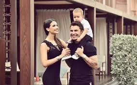 Briliantul trăiește o poveste frumoasă de dragoste cu actuala logodnică, sandra. La 25 De Ani SoÈia Lui Adrian Mutu Are Trup De Fotomodel Cum AratÄ Sandra La Doi Ani De Cand A NÄscut Galerie Foto Stiri Vedete Si Evenimente Viva Ro