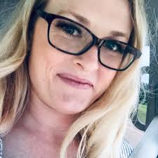 It's OFFICIAL!! FSBO $398,000 This beautiful house nestled in a quiet cove  in Hernando, MS is FOR SALE! As you can see this house is move in ready!!  🏠 The house is