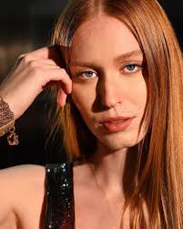 Melissa Radunz para Carmen Steffens