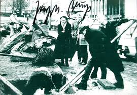 Joseph beuys's project 7000 eichen (7000 oaks) began in 1982 at documenta 7 in kassel, germany. Joseph Beuys 7000 Eichen Handsigniert Catawiki