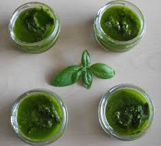 Se scegli questa strada, sistema una o due manciate di basilico nel frullatore. Pesto Di Basilico Fatto In Casa Con Accorgimenti Per La Sua Preparazione Dal Dolce Al Salato Con Lucia