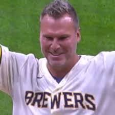 Ben Sheets is inducted into the Brewers Walk of Fame